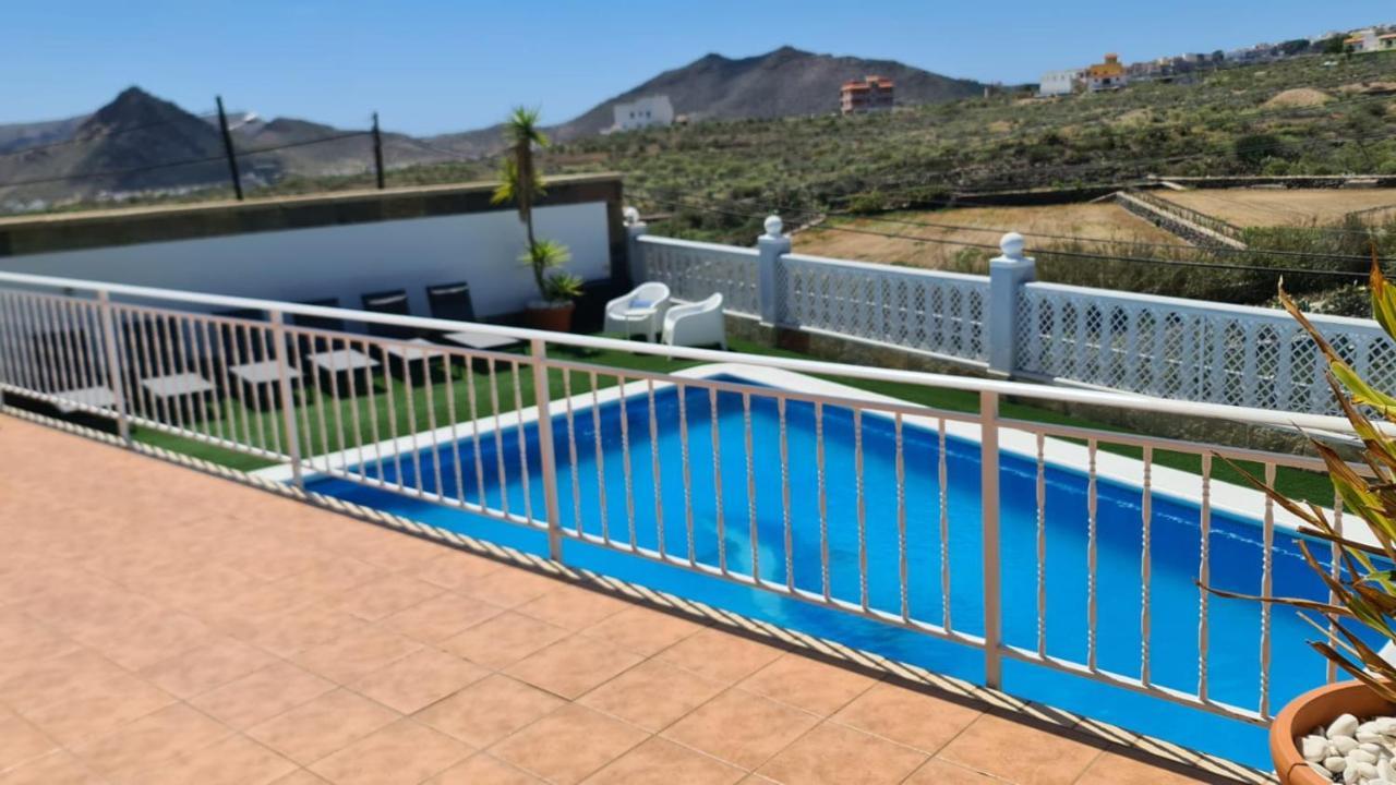Villa Gaelca อาโรนา ภายนอก รูปภาพ